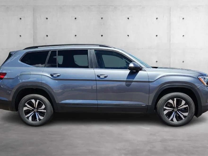 2025 Volkswagen Atlas SE photo 1