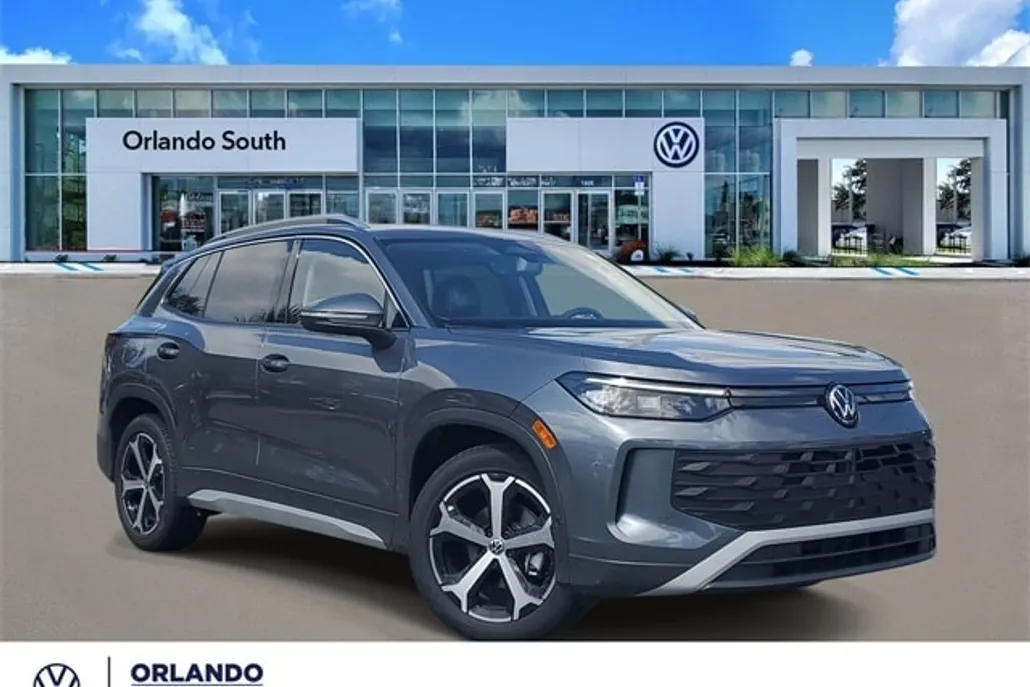 2025 Volkswagen Tiguan SE photo 1