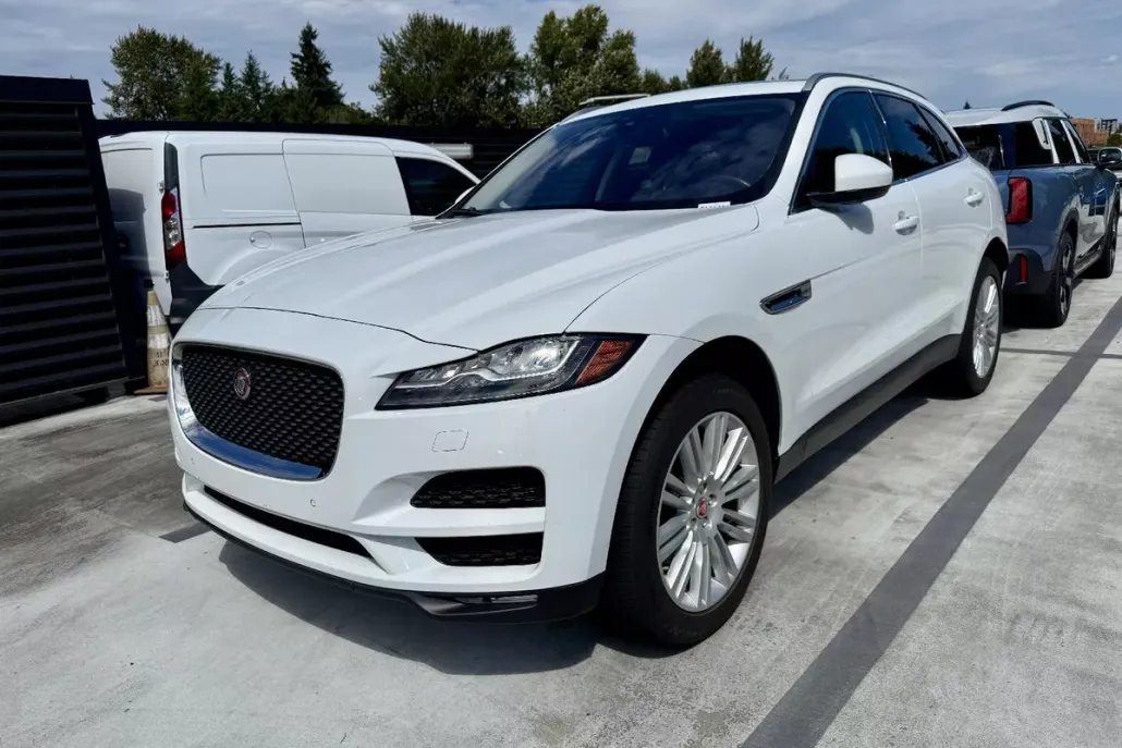 2018 Jaguar F-PACE Portfolio Edition photo 1
