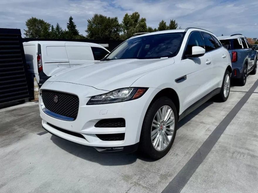 2018 Jaguar F-PACE Portfolio Edition photo 1