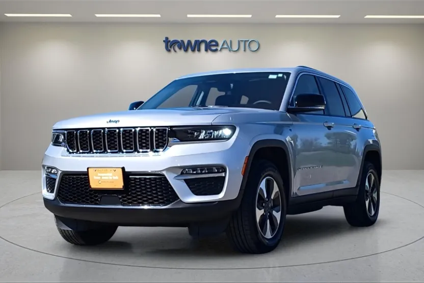 2023 Jeep Cherokee 4xe photo 1