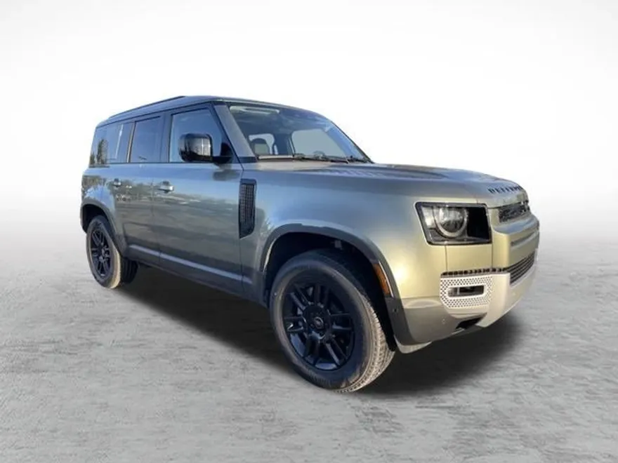 2025 Land Rover Defender 110 S photo 3