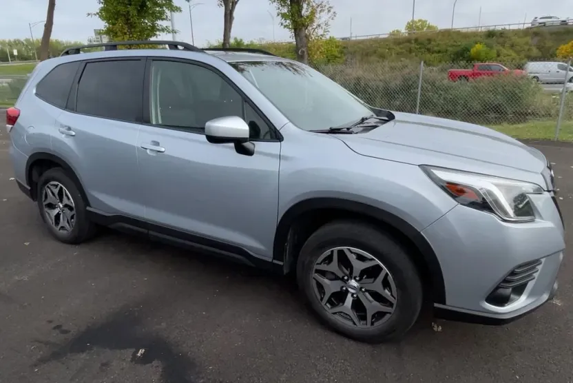 2023 Subaru Forester Premium photo 1