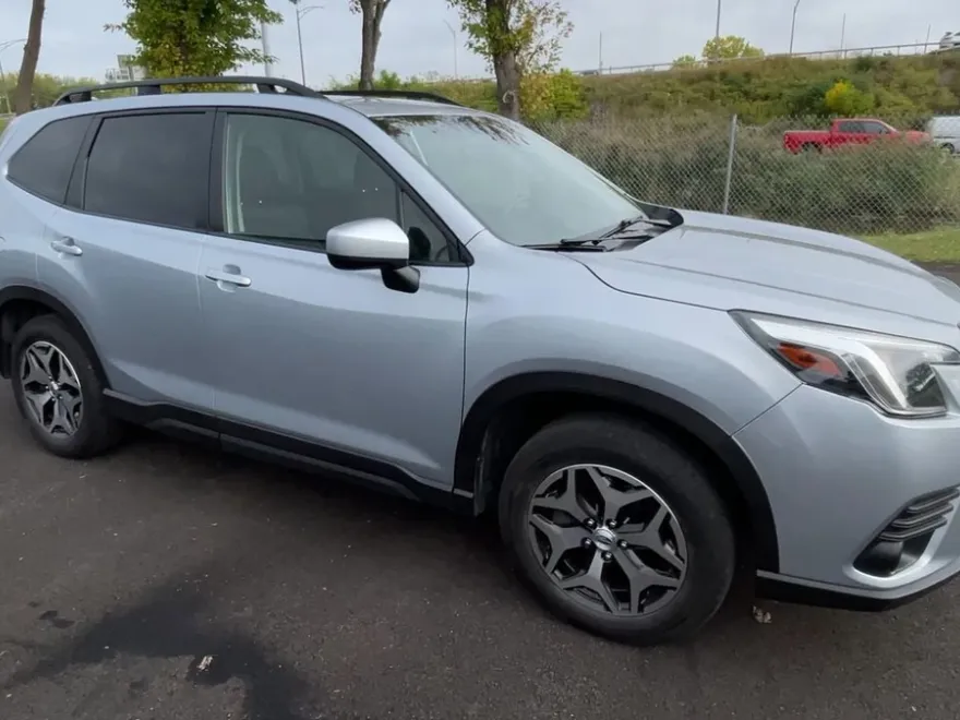 2023 Subaru Forester Premium photo 1
