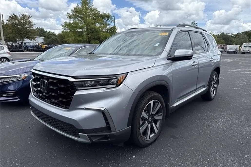 2023 Honda Pilot Touring photo 1
