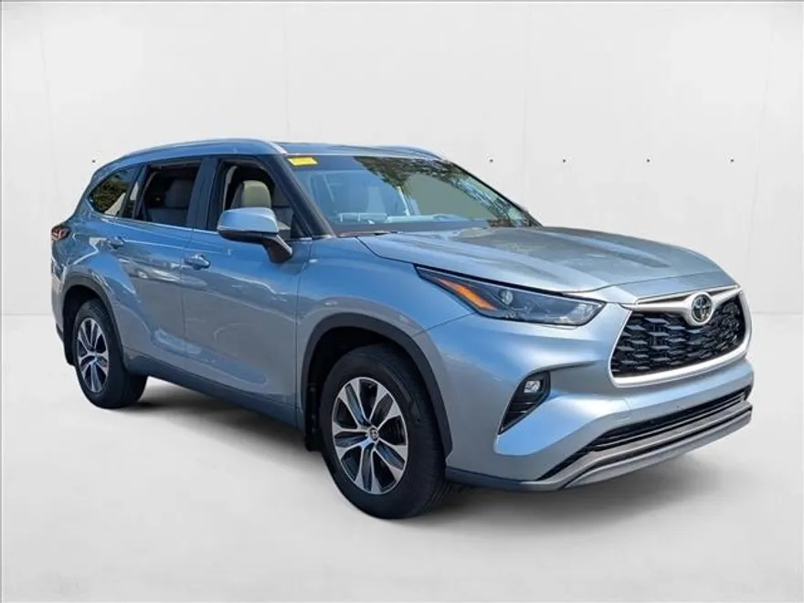 2024 Toyota Highlander XLE photo 1