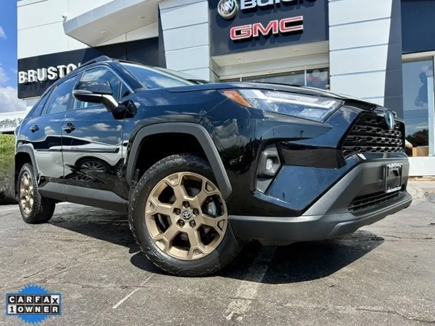 2023 Toyota RAV4 Hybrid XLE photo 1