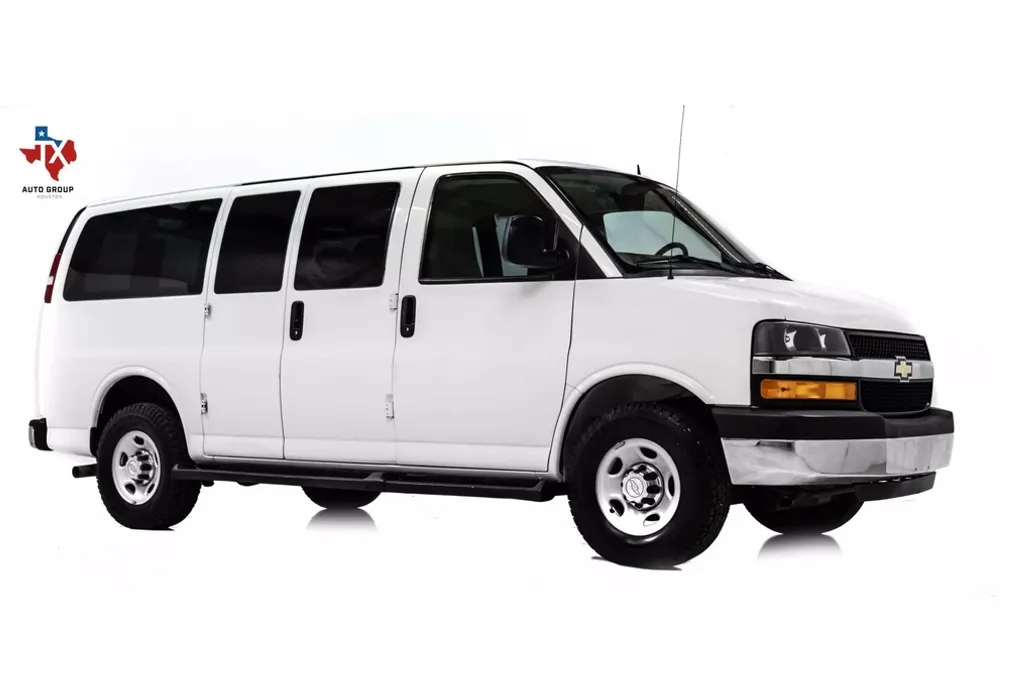 2015 Chevrolet Express 2500 Passenger LT Van photo 1