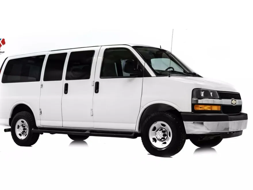2015 Chevrolet Express 2500 Passenger LT Van photo 1