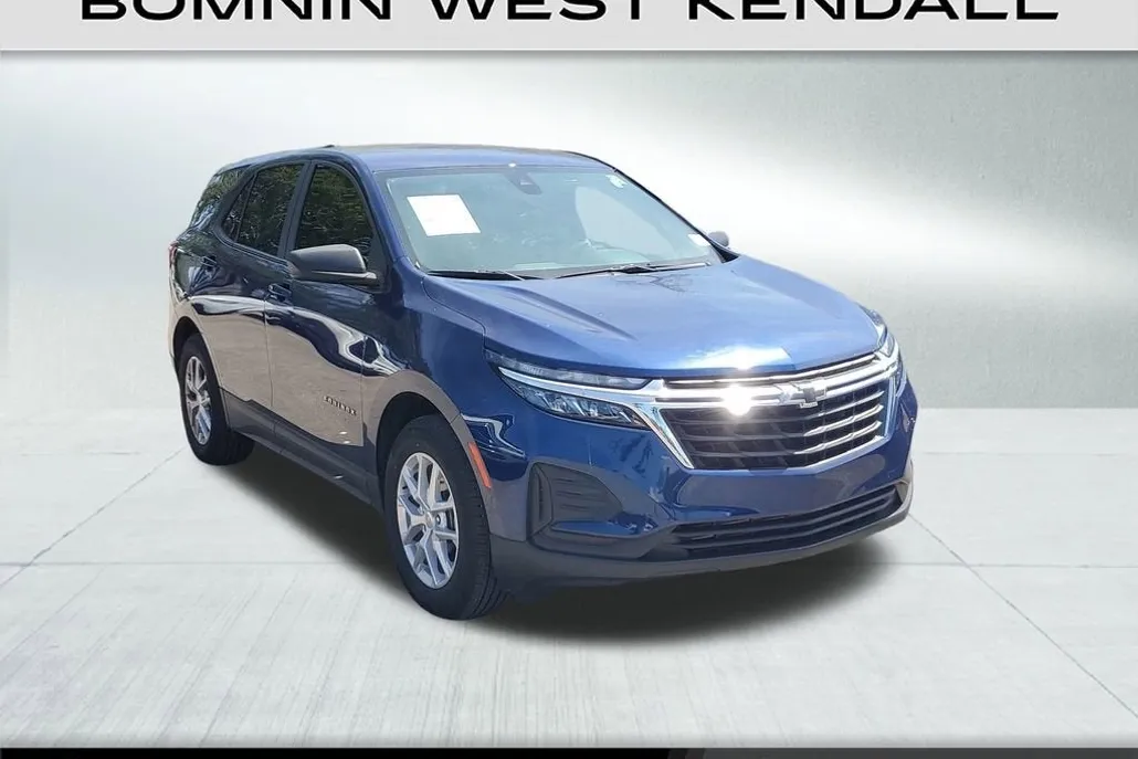 2023 Chevrolet Equinox LS photo 1