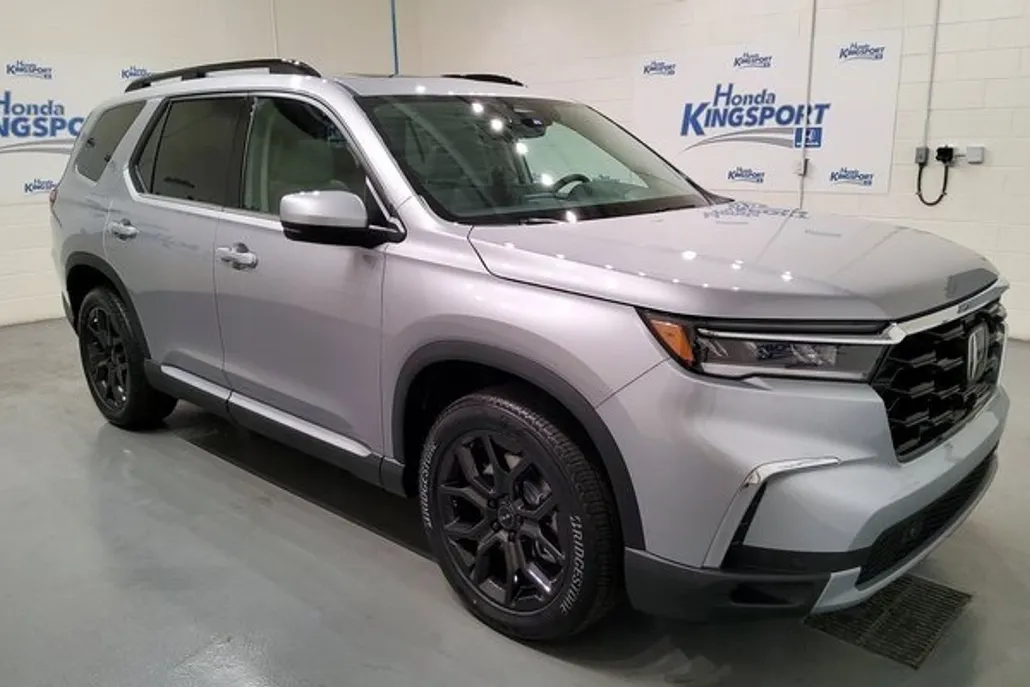 2025 Honda Pilot Touring photo 1