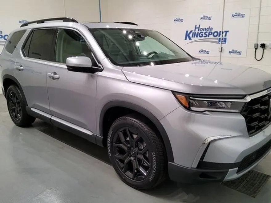 2025 Honda Pilot Touring photo 1