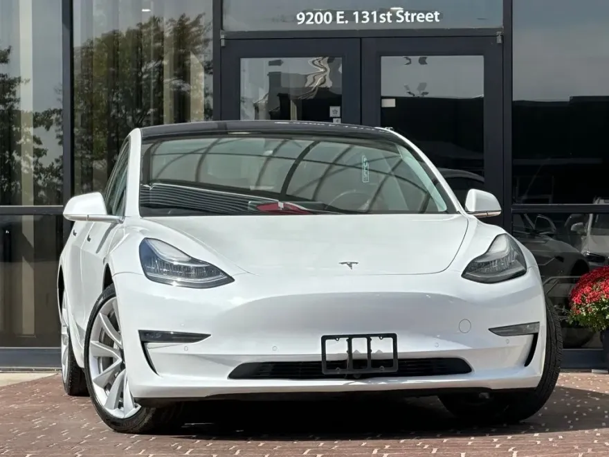 2018 Tesla Model 3 Mid Range photo 1
