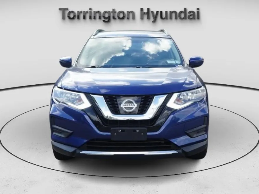 2017 Nissan Rogue SV photo 1