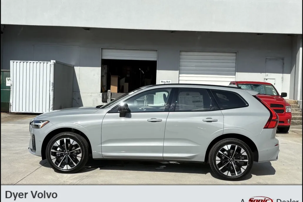 2026 Volvo XC60 B5 Plus photo 1