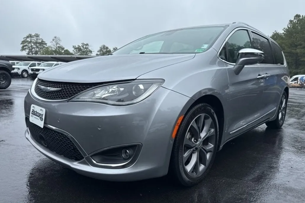 2018 Chrysler Pacifica Limited photo 1