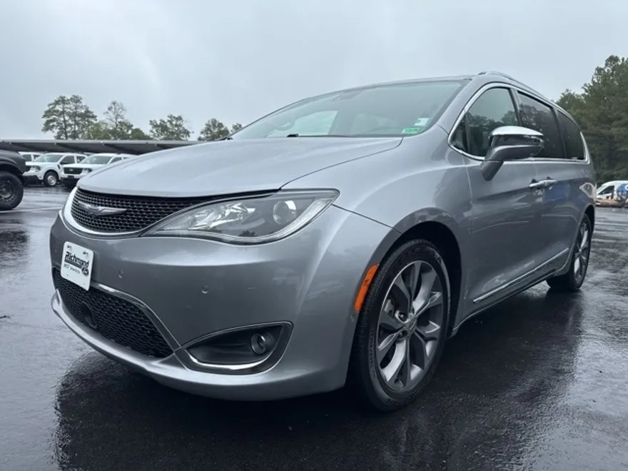 2018 Chrysler Pacifica Limited photo 1