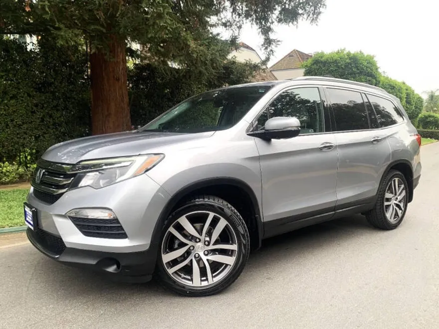 2016 Honda Pilot Touring photo 1