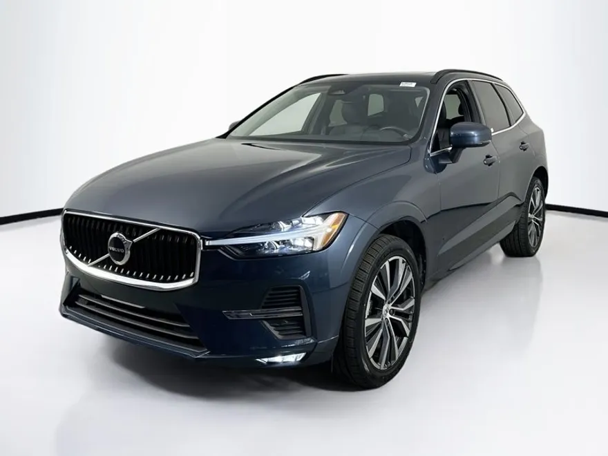 2022 Volvo XC60 Momentum photo 1