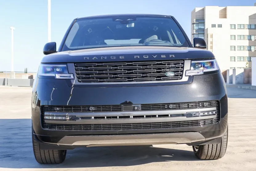 2025 Land Rover Range Rover SE photo 1