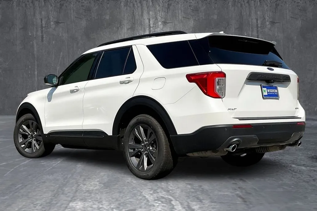 2021 Ford Explorer XLT photo 1