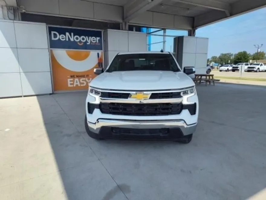 2026 Chevrolet Silverado 1500 LT photo 1
