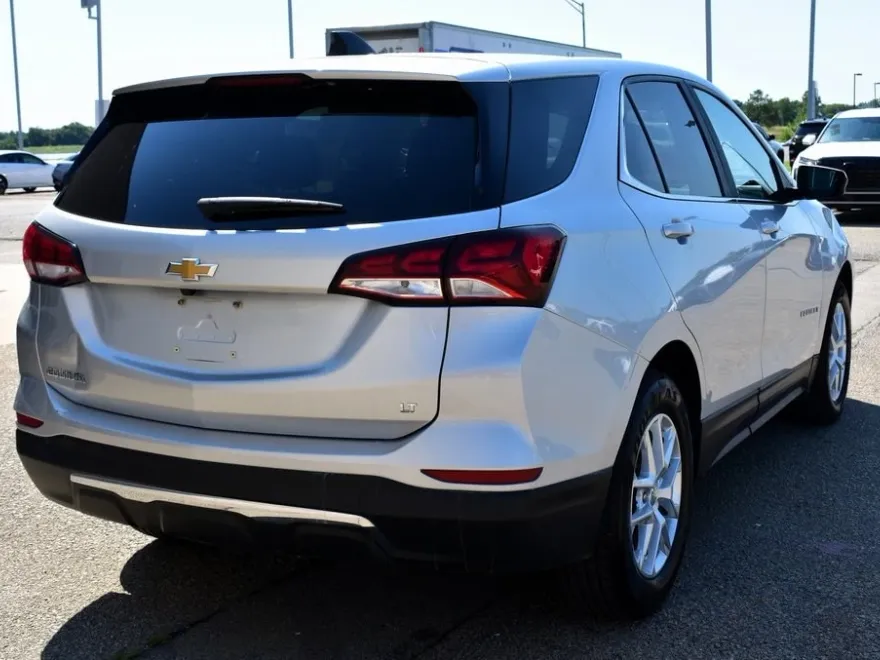 2022 Chevrolet Equinox LT photo 1