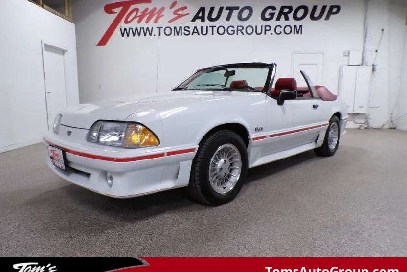 1989 Ford Mustang Convertible photo 1