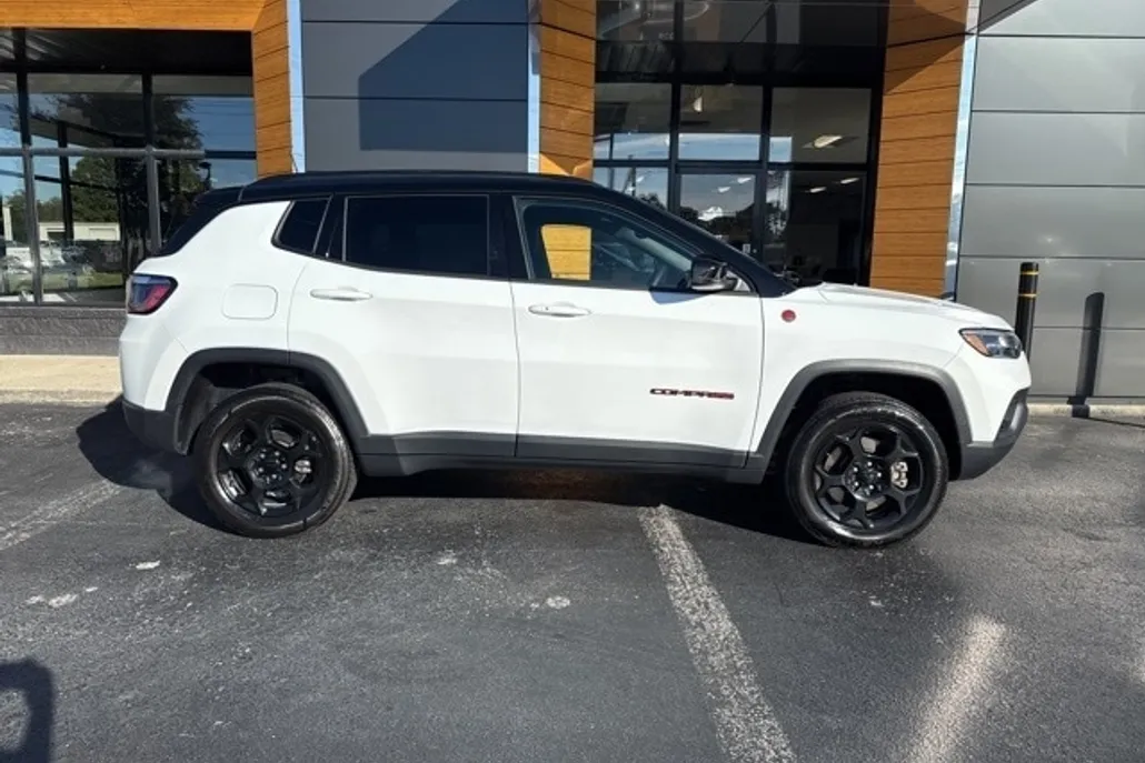 2024 Jeep Compass Trailhawk photo 1