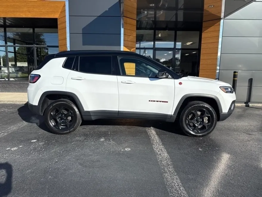 2024 Jeep Compass Trailhawk photo 1