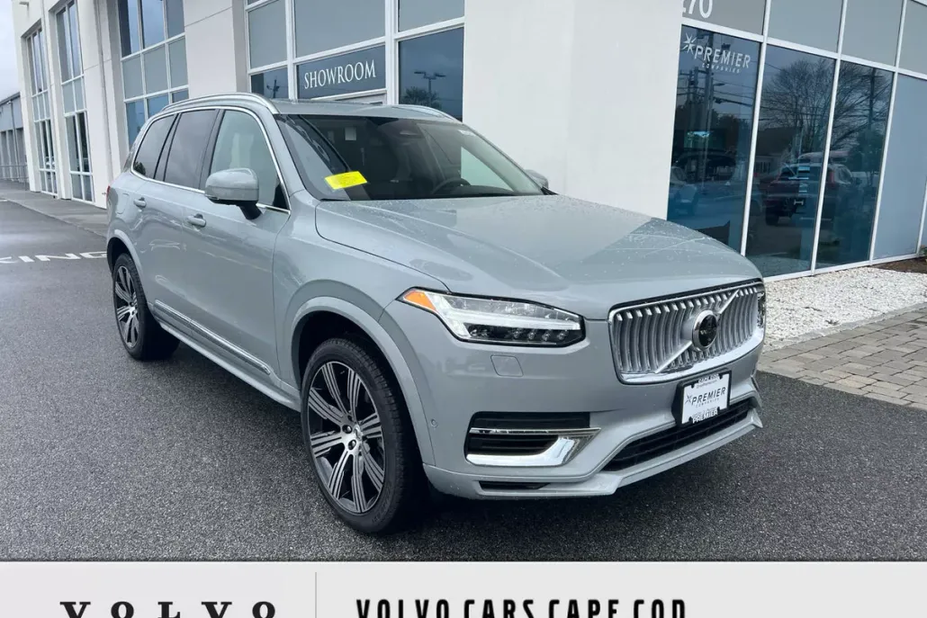 2025 Volvo XC90 T8 Plus photo 1