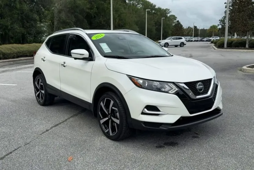 2022 Nissan Rogue Sport SL photo 1