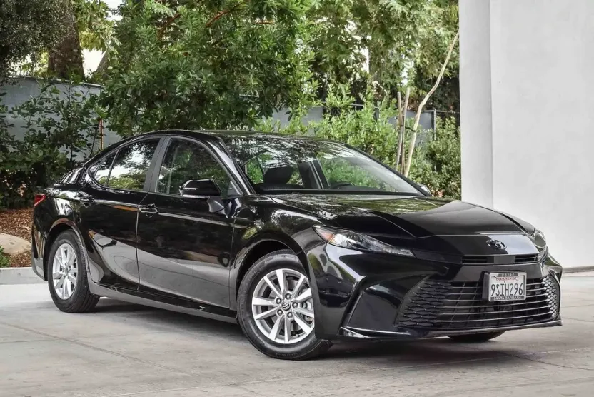 2025 Toyota Camry photo 1