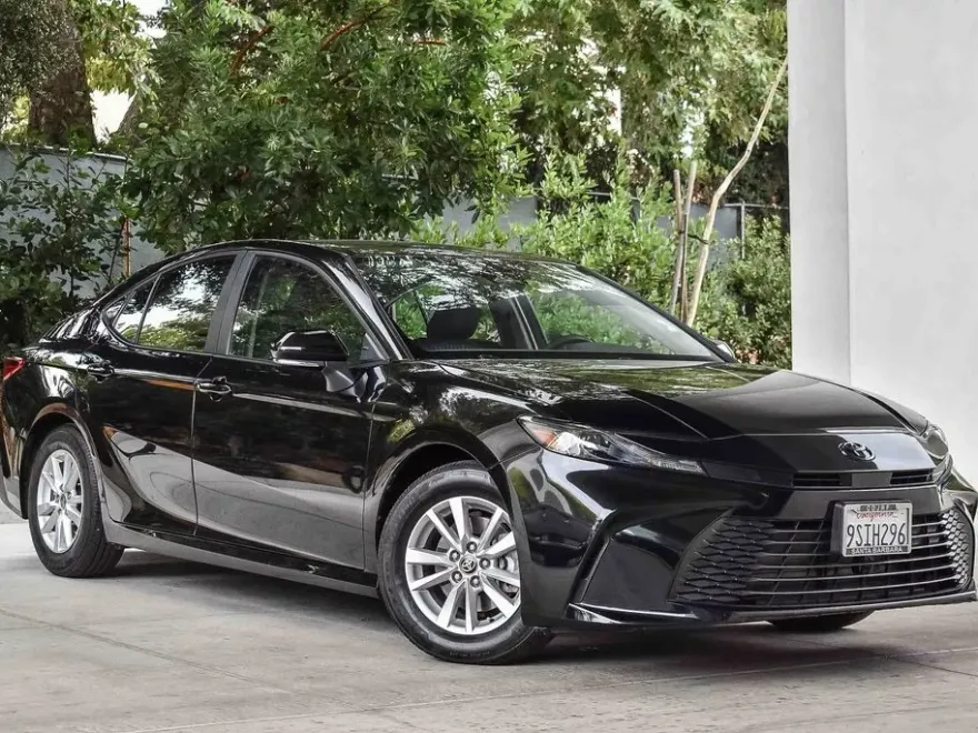 2025 Toyota Camry photo 1
