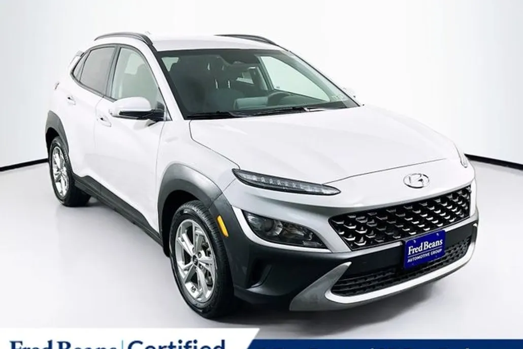 2022 Hyundai Kona SEL photo 1