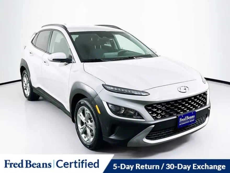 2022 Hyundai Kona SEL photo 1