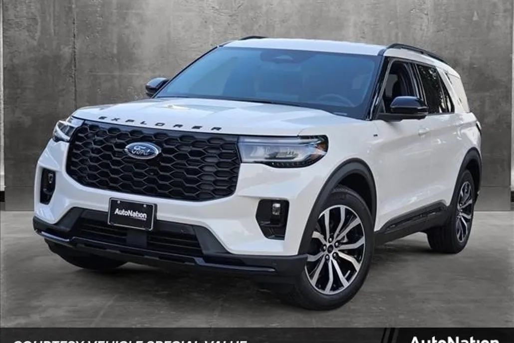 2025 Ford Explorer ST-Line photo 1