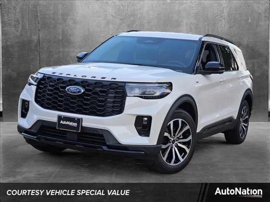 2025 Ford Explorer ST-Line photo 1