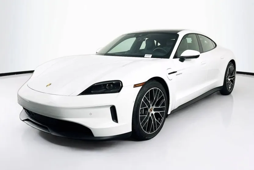 2025 Porsche Taycan photo 1