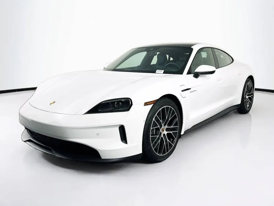 2025 Porsche Taycan photo 1