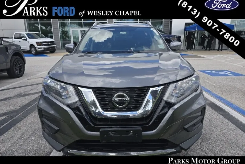 2018 Nissan Rogue SV photo 1