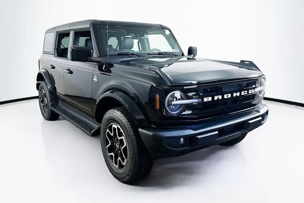 2025 Ford Bronco Outer Banks photo 1