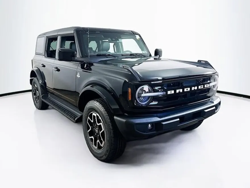 2025 Ford Bronco Outer Banks photo 1