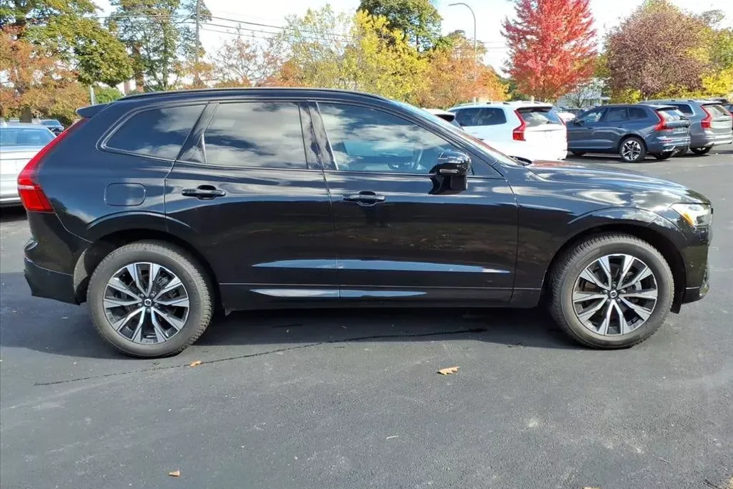 2024 Volvo XC60 B5 Plus photo 1