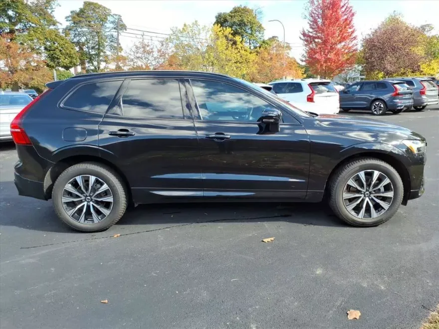 2024 Volvo XC60 B5 Plus photo 1