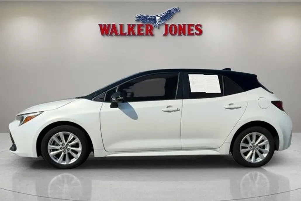 2023 Toyota Corolla SE photo 1