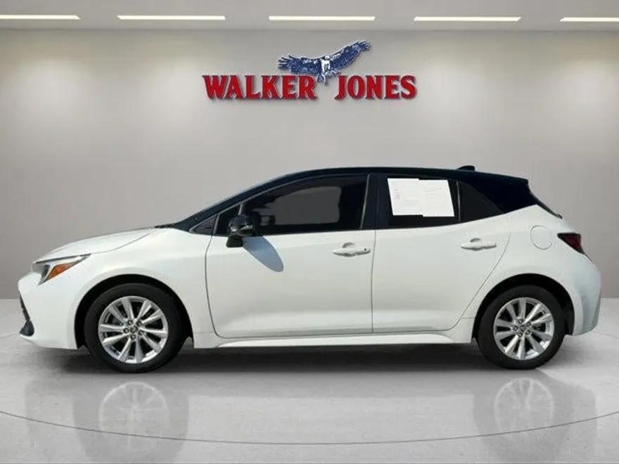 2023 Toyota Corolla SE photo 1