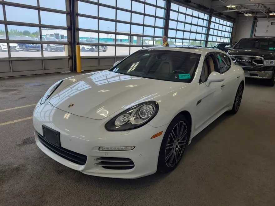 2015 Porsche Panamera 4S photo 1