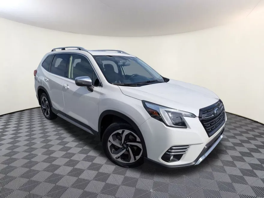 2022 Subaru Forester Touring photo 1