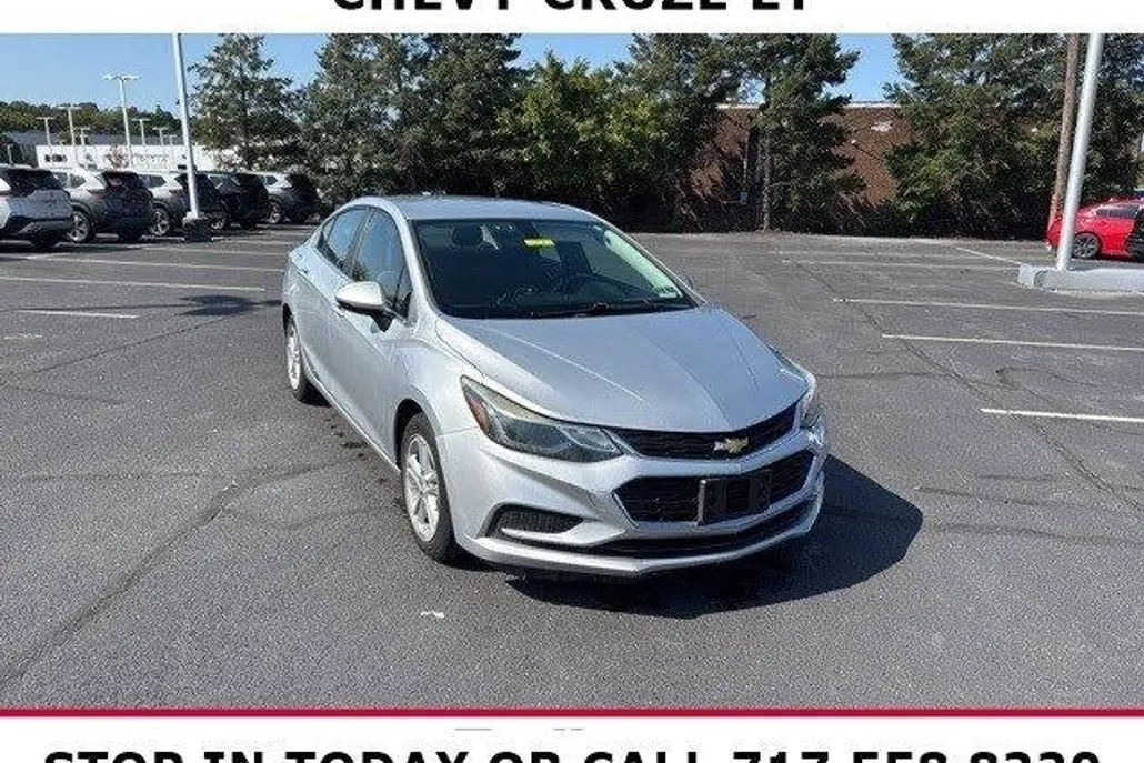 2016 Chevrolet Cruze LT photo 1
